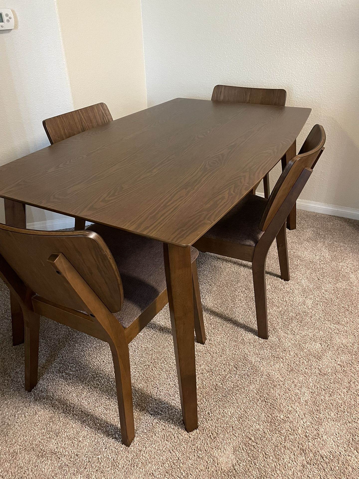 4 Dining Chairs + Table