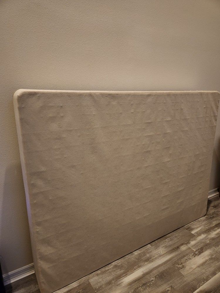 Simmons Mattress Box (Queen)