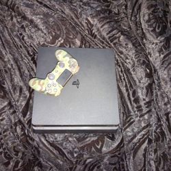 Black Ps4 And Camo Controller 