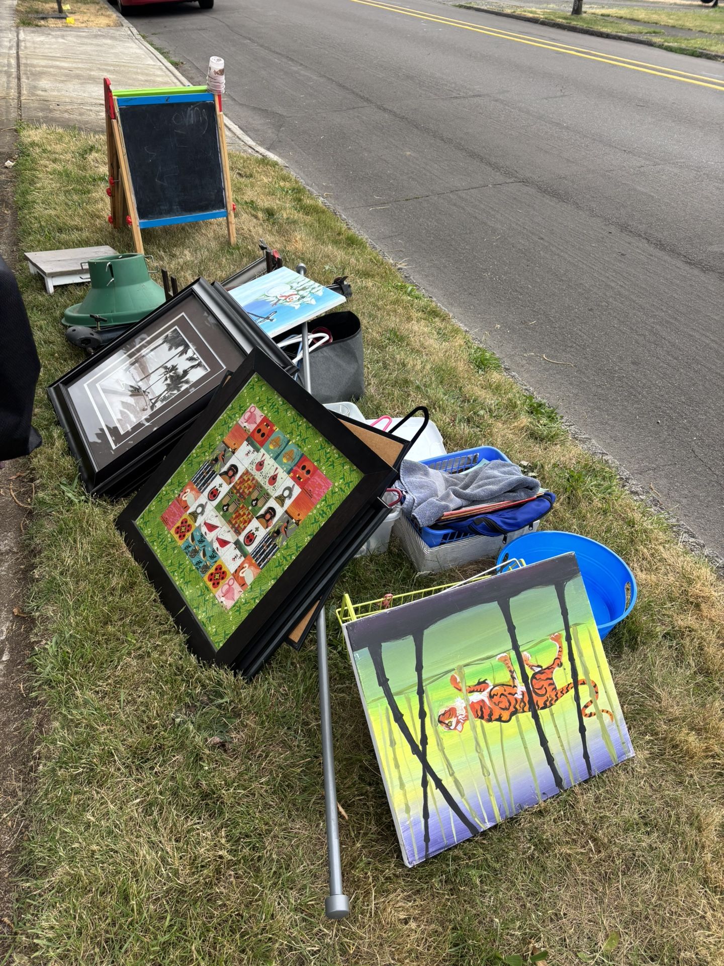 Free Pile:  corner of East Arlington and Cornell in Gladstone by the 32 bus stop