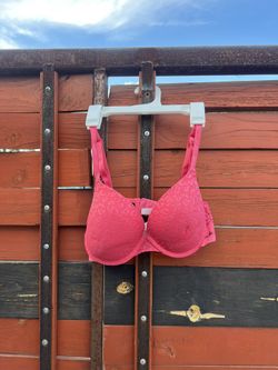 PINK pink bra size 34d never worn            (price negotiable)