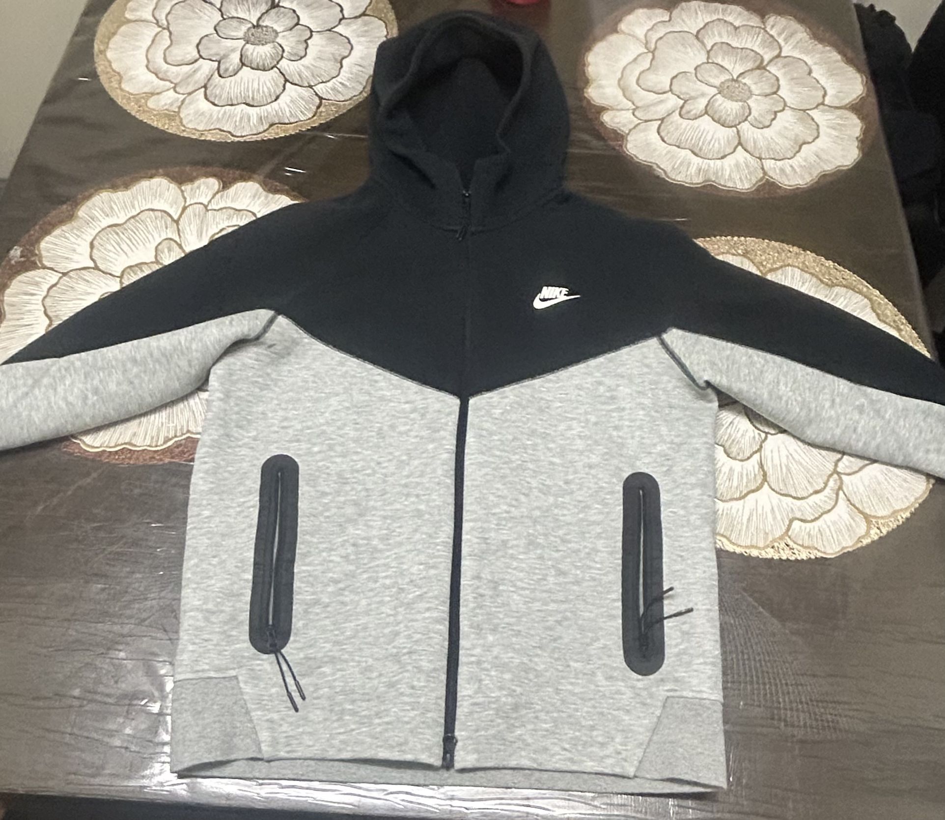 Brand New Nike Tech Fleece