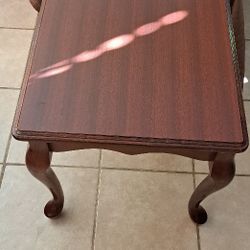 Cherry End TABLE/Side TABLE. 