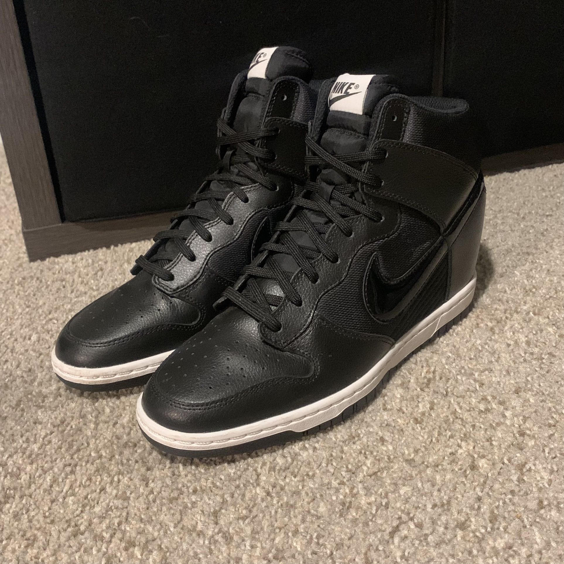 Supermarked Diktat læsning Nike Dunk Sky High Essential Women's Wedge Sneakers Size 10 Black  644877-008 for Sale in Rockville, MD - OfferUp