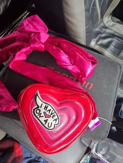 Betsey Johnson heart purse