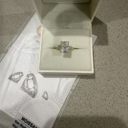 Maxine jewelry Engagement Ring 4.5 Carat 