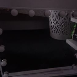 Impression vanity mirror 