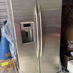 Like New GE PROFILE stainless Side By Side With Ice Maker