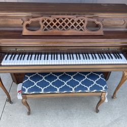 FREE Piano upright And Bench