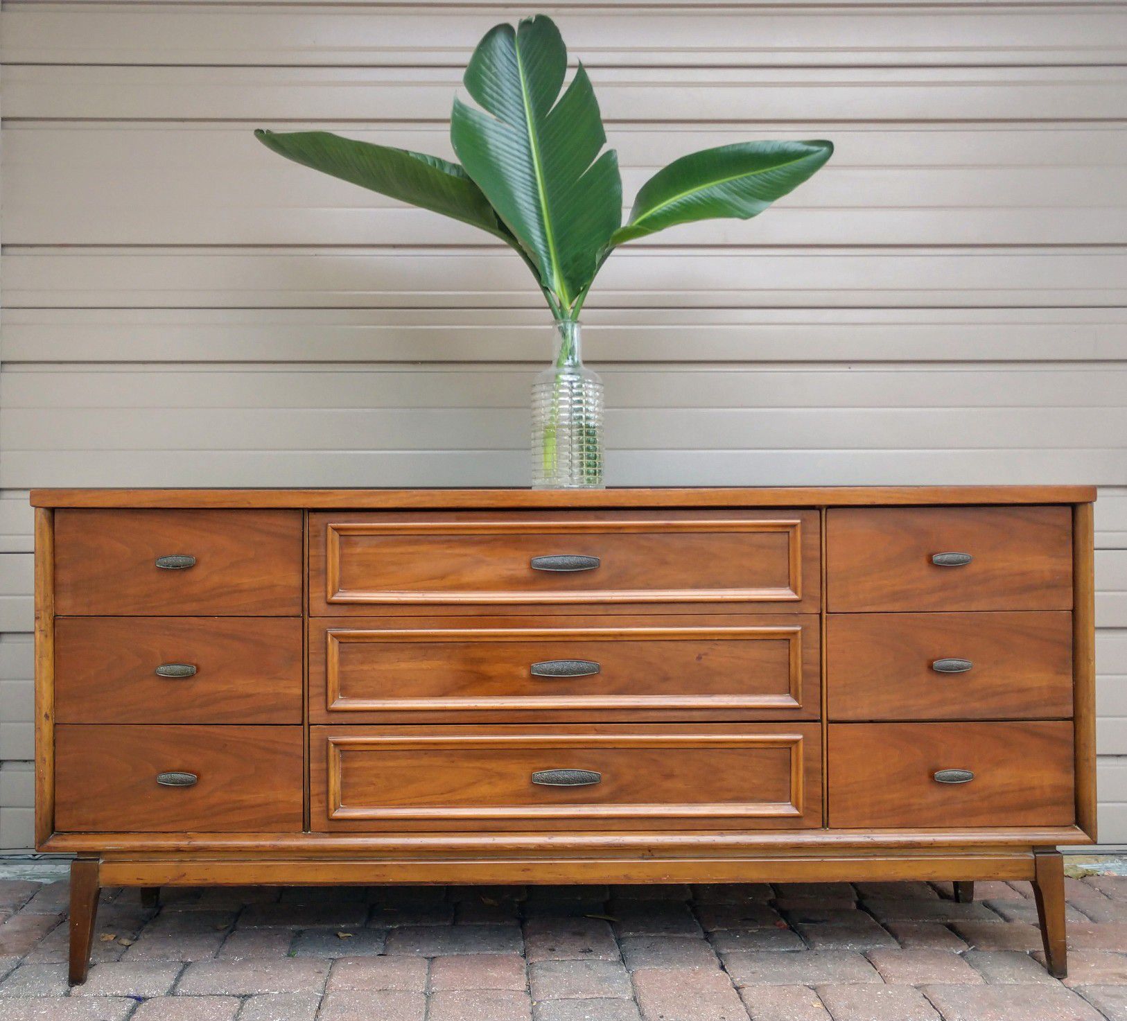 Retro MCM Beautiful Dresser Credenza Buffet Sideboard Server or TV Stand