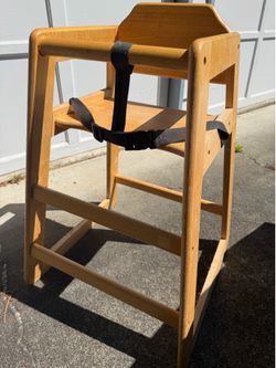 Baby high chair. LA Baby Wooden High Chair - Restaurant Style Solid Wood Highchair for Babies and Toddlers