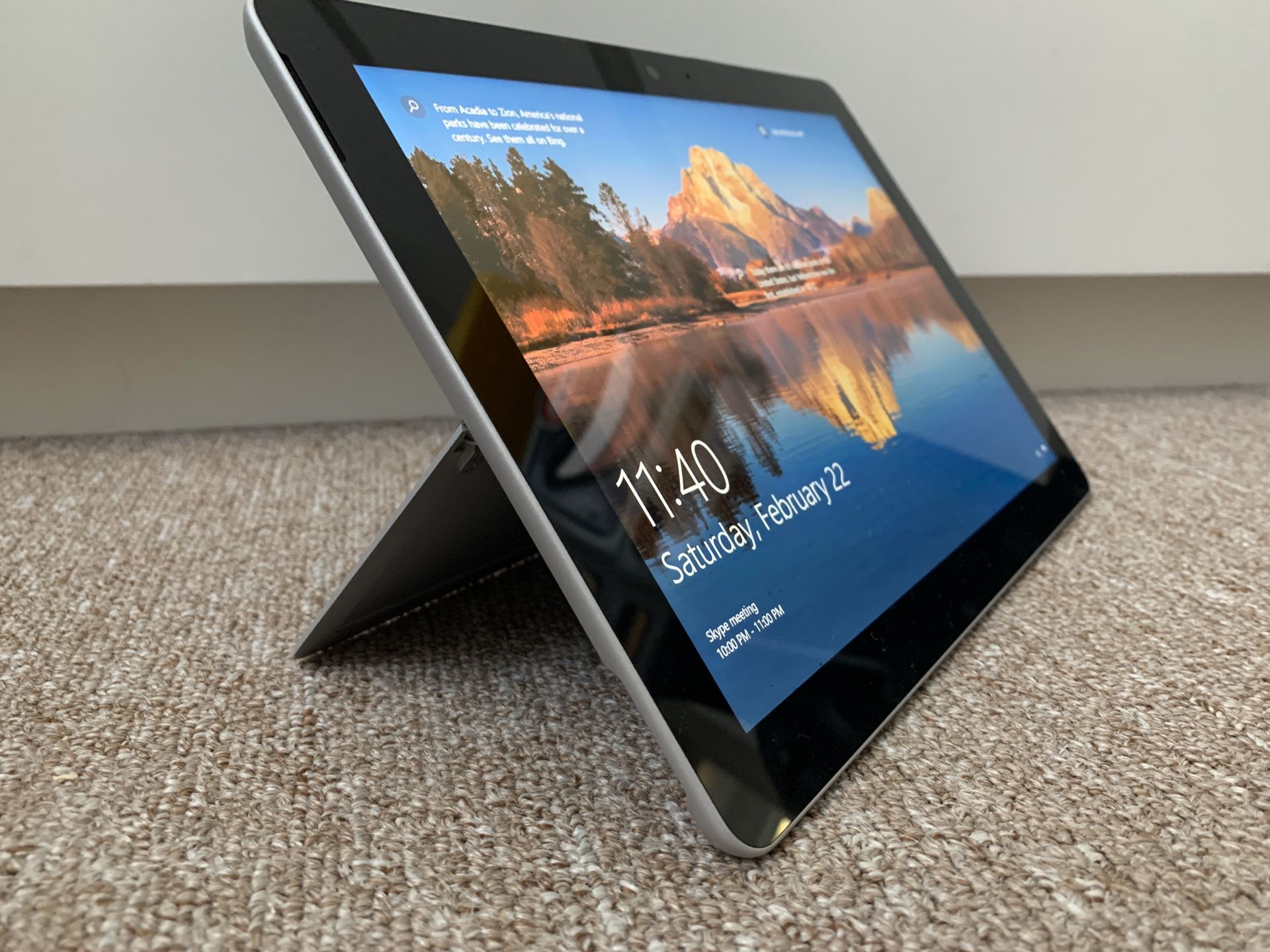 Microsoft Surface Go 64GB Model 1824