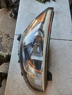 Hyundai accent Right Headlight Oem