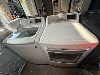 LG 5.0 Cubic Foot Washer & Dryer Set