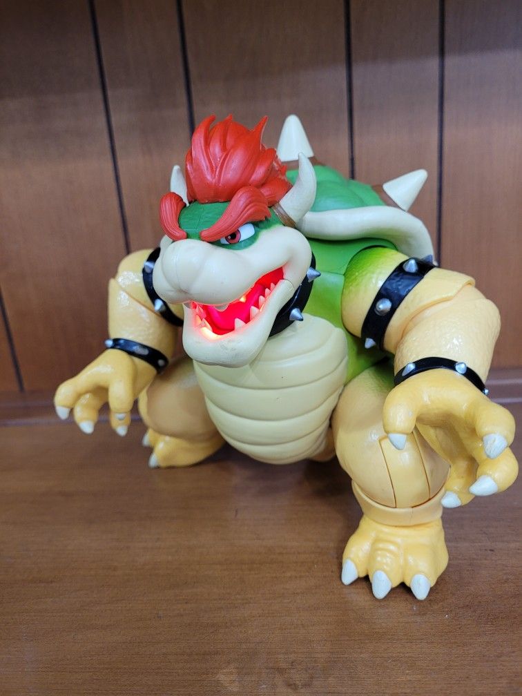 Nintendo The Super Mario Bros. Movie Bowser lght up Figure toy