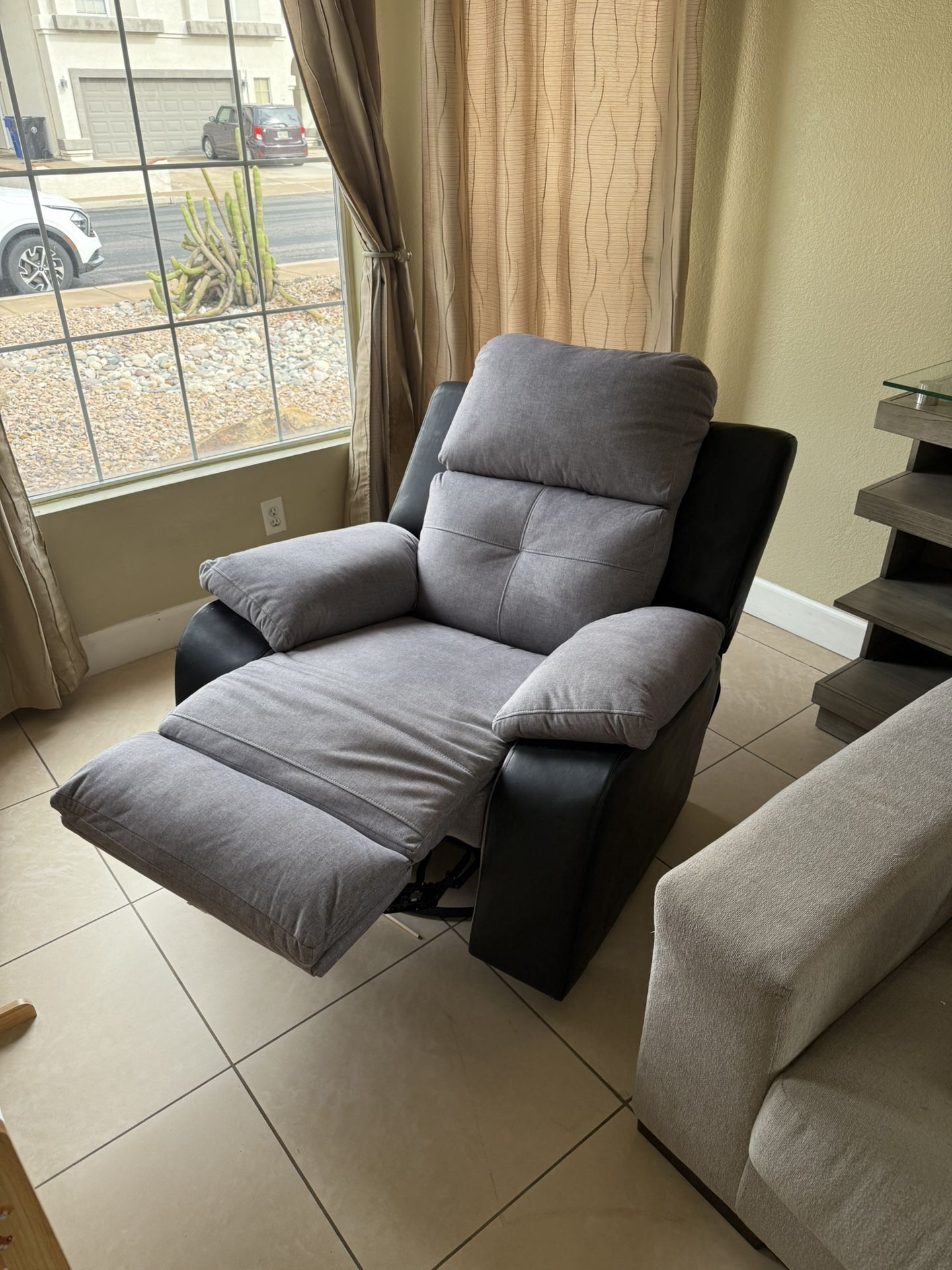 Swiveling Recliner
