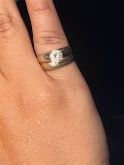 Yellow gold ring