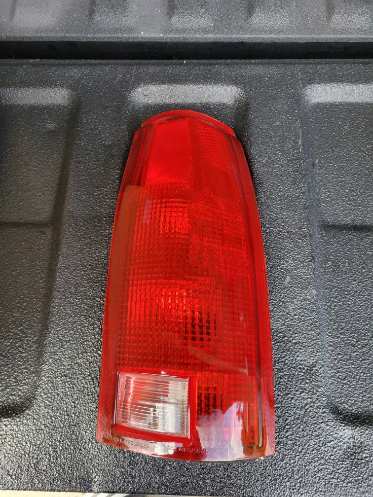 Right Rear Taillight For 1997 Chevy Silverado