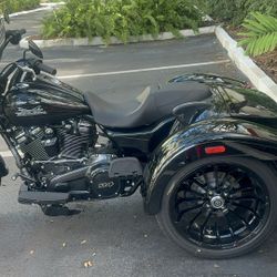 2024 Black Harley-Davidson Freewheeler