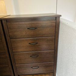 2 Matching 5-Drawer Wooden Dressers – Excellent Condition! 