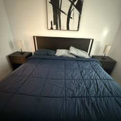 King Size Bedroom Set Nice!!