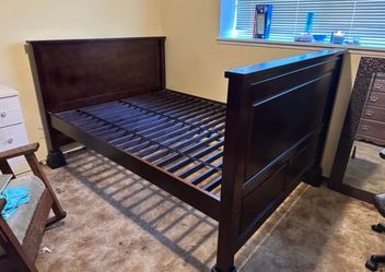 Full bed frame w/head and footboards