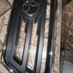 Toyota Tacoma Grill 2020