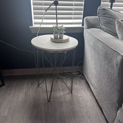 Accent Table (NEW)