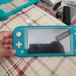 Nintendo Switch Lite in Turquoise