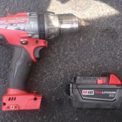 Milwaukee fuel M18 1/2 Inch Hammer Drill/driver With Red Lithium XC Battery