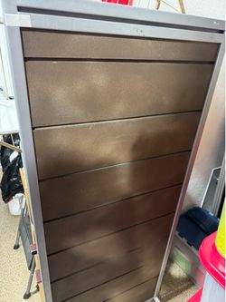 Slot wall display on wheels