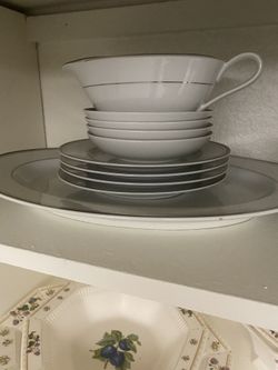 Wallace Heritage Newport Vintage Covered Dish - Casserole with Lid Fine China Vegetable Dish Serving Porcelain Silver Rim Bowl