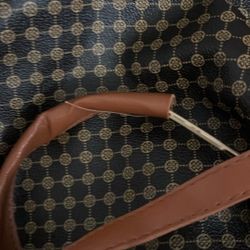 no name brand purse and pocket book brown
