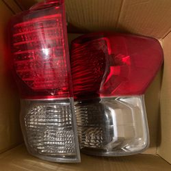 Toyota Tundra Headlights/ Tail Lights