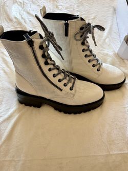 GUESS Fearne White Croc- Embossed Combat Boots Platform Lug Sole Size 9M