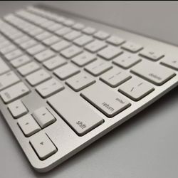 VGC CLEAN Apple A1314 Wireless Keyboard with Bluetooth for iMac Mac iPad TESTED