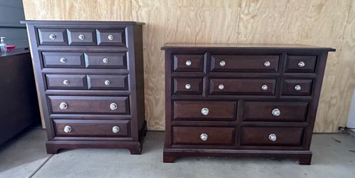 Nice Set of Bedroom Dressers