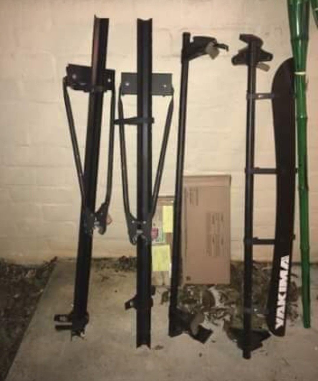 Yakima Q78 Towers Roof Rack with locks, fairing, raptor bike mount