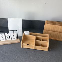 Desk set 