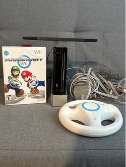 COMPLETE Nintendo Wii with Mario kart Wii, controller, and accessory