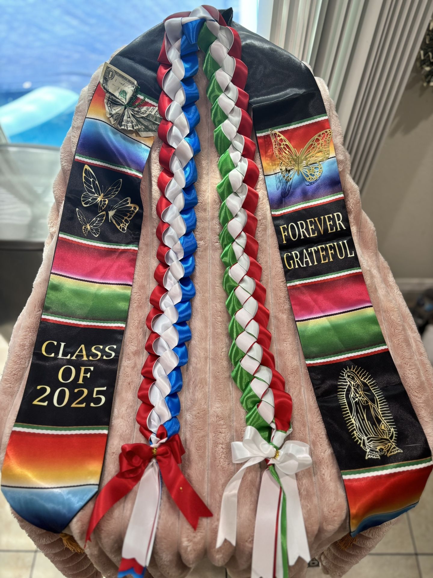 Ribbon Lei And Stole