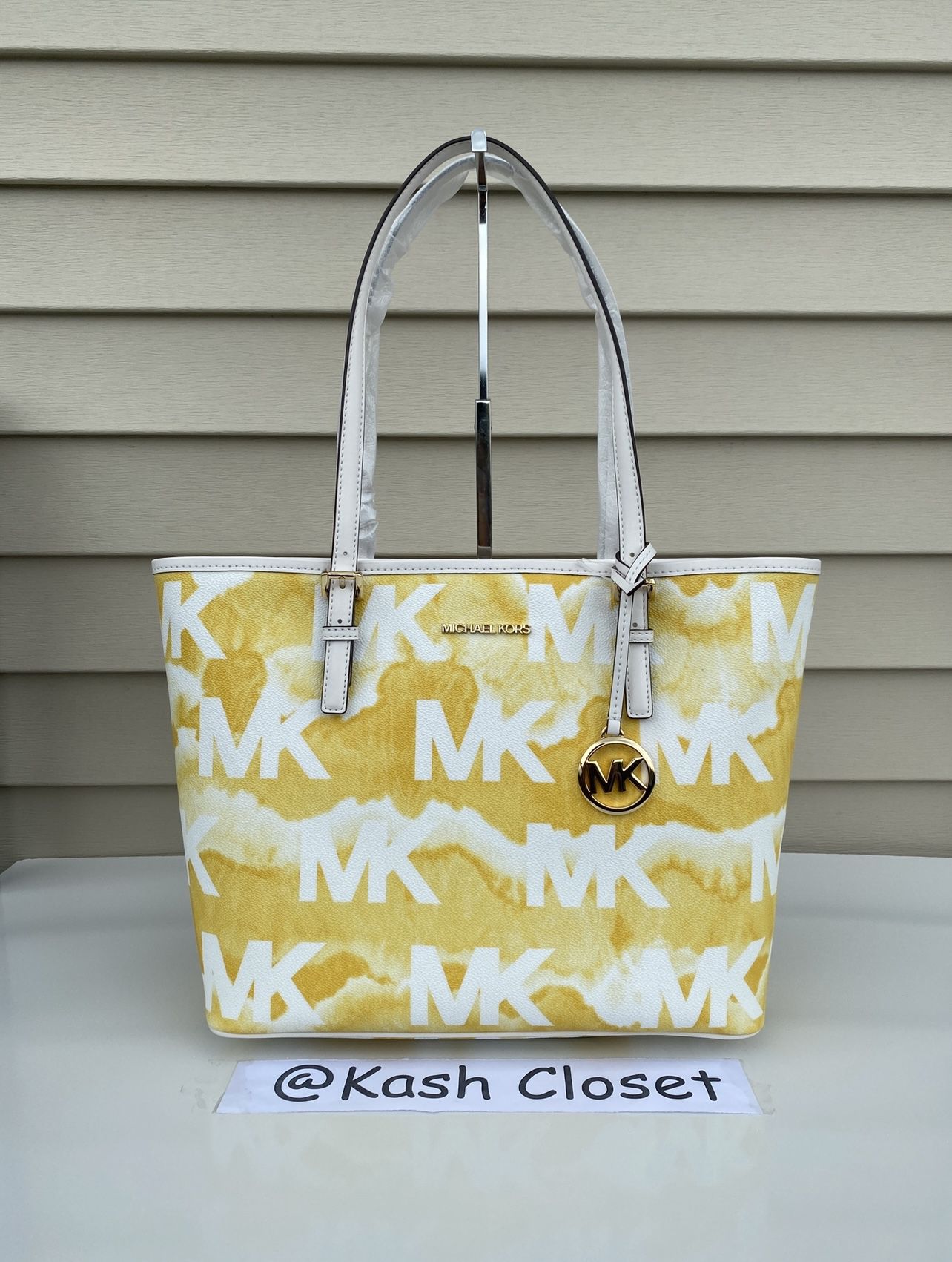 Michael Kors JST medium carryall tote logo printed Purse Bag Buttercup  Multi for Sale in Lakeville, MN - OfferUp