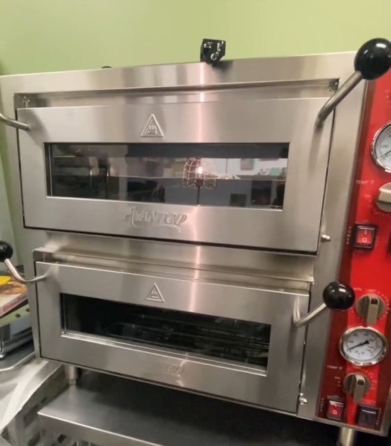Avantco Double Deck Countertop Pizza Oven