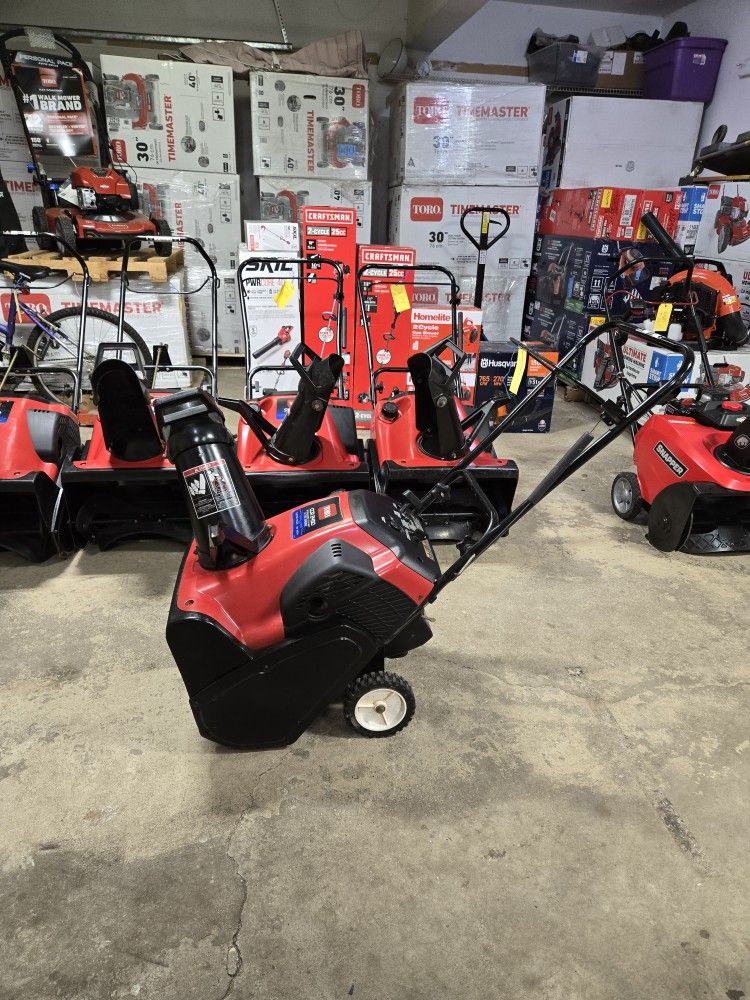 Toro CC2450 Snowblower 20"
Serviced New paddles
$299