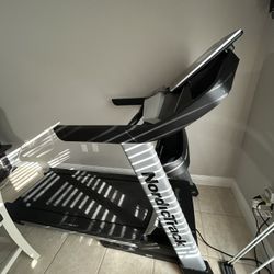 NordicTrack exp 7i Treadmill