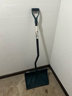 Snow shovel