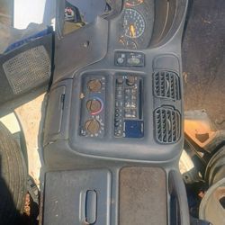 Complete GMC Dashboard All Controllers Included Airbags Glove Box AC Control Radio Speedometer Complete
