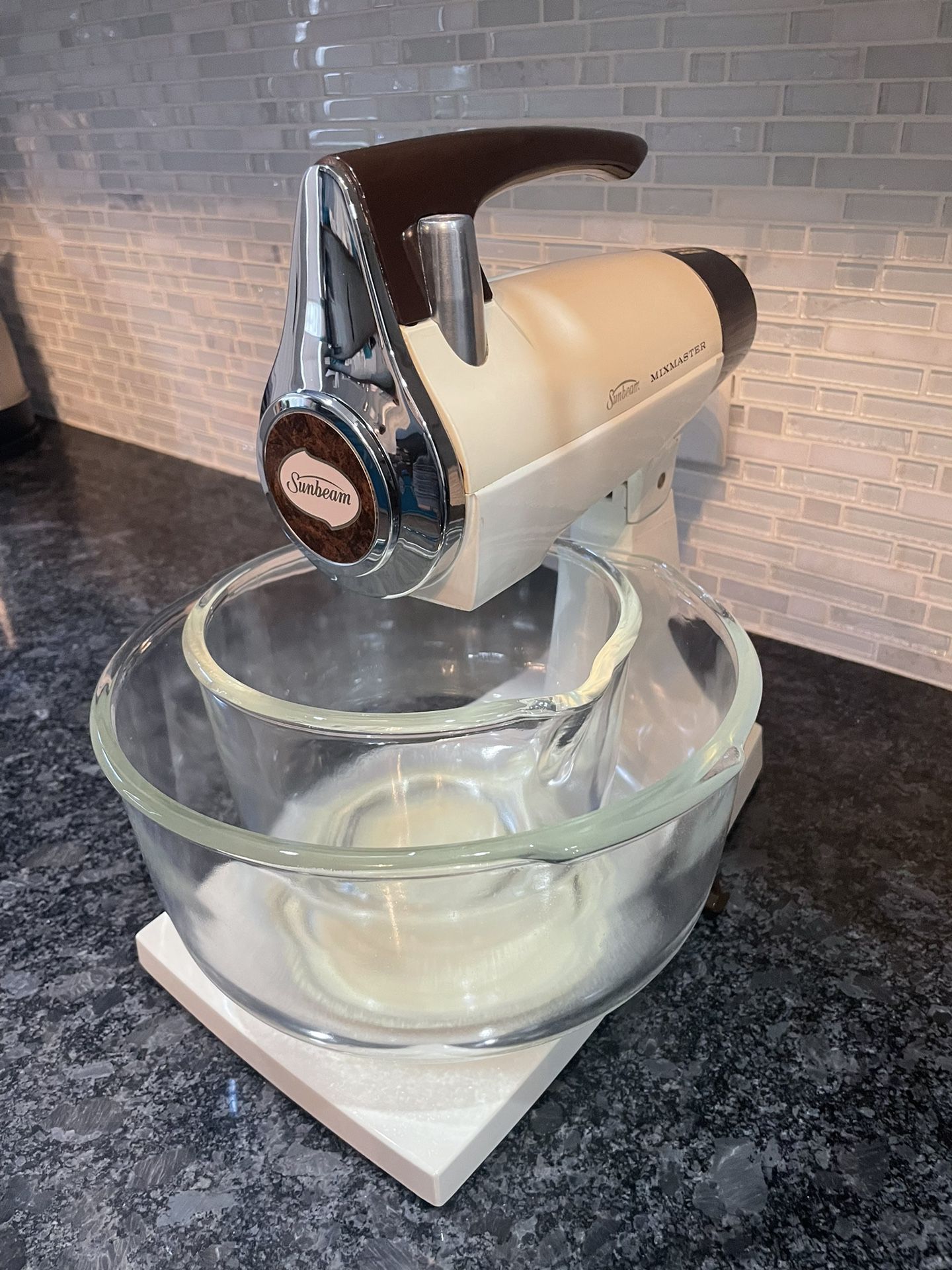 Vintage Sunbeam Mixmaster Mixer 12 Mixing Speeds White Fireking Bowls Works  for Sale in Pittsburgh, PA - OfferUp