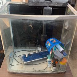 Aquarium  — 40 Gal  Includes Pumps And Stand 