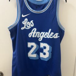 Nike Lakers LeBron James Jersey Size M